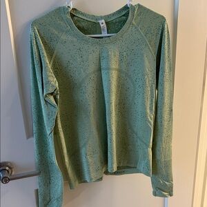 Lululemon Swiftly Tech Long Sleeve Shirt Waist Length in size 10